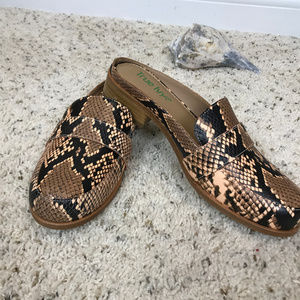 TRUE IVY Sz 8 Mules NWOT